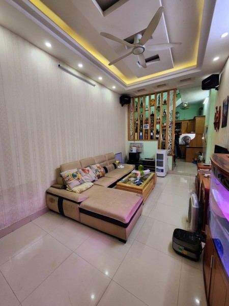 Bố mẹ tôi cần bán nhà Ngõ Nguyễn Trãi, hàng xóm trung tâm thương mại,