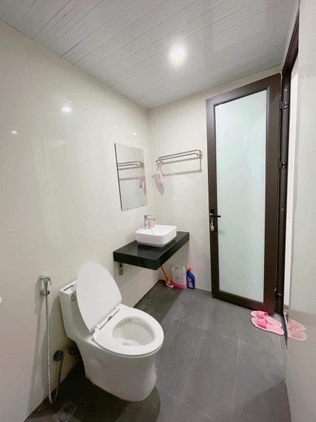 Cho thuê phòng trọ 25m2 Hàng Mã đẹp full đồ