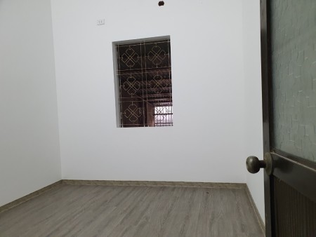 Bán nhà phân lô trong đê Ngọc Thuỵ, DT 60m², ô tô vào nhà, giá chỉ 3,9 tỷ
