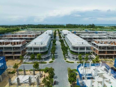 Bán gấp nhà phố biển 2 mặt tiền sát biển sau mùa World Cup