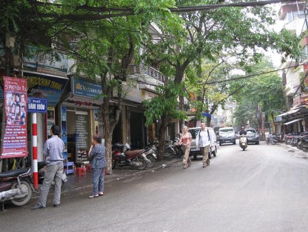 Cho thuê nhà riêng trong ngõ số 5 Hàng Buồm 2 phòng/ 40m2 có đồ. 5 triệu / tháng