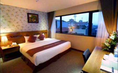 Bán nhà 3 tầng tại Nguyễn Đình Hoàn giá đẹp giá 6,8 tỷ, LH 0901986222