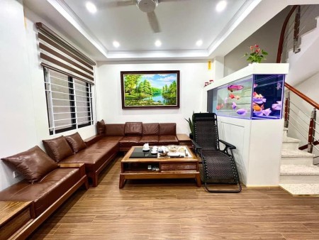 Bán nhà riêng ngõ Quan Nhân, đất vuông có lộc, giá 5,4 tỷ giá tốt