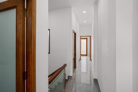 Bán gấp nhà đối diện chợ Bình Chánh, giá còn thương lượng, SHR