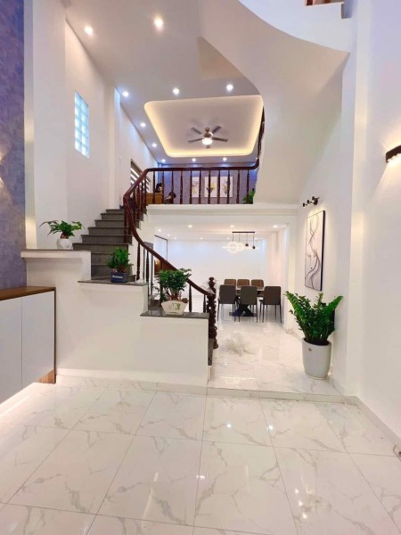 Nhà đẹp La Thành lô góc 3 thoáng đẳng cấp nhà ở khu an sinh tuyệt vời