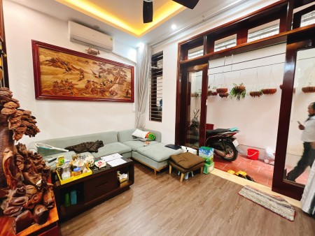 Nhà siêu đẹp 40m mặt phố hồ Trí Đức, ô tô tránh đỗ đậu, nội thất xịn xò tiện ích vô vàn
