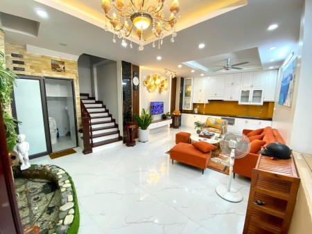 Bán nhà đẹp ở ngay, ngõ thông gần phố, vị trí đẹp, tặng FULL nội thất, giá 5 tỷ 2