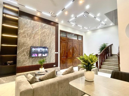 Bán nhà Yên Hoà, 4 mặt thoáng, tặng full nội thất, ngõ rộng giá 5.8 tỷ
