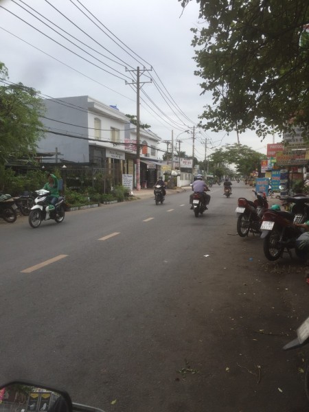 Cho thuê vỉa hè trước nhà, cho bán cả ngày giá 2,5 triệu/tháng