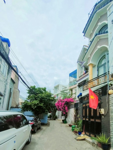 Sát mặt tiền hẻm xe tải 3 lầu ngang lớn hơn 6m Quận 9, giá tốt