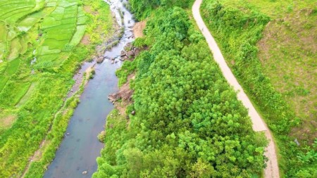 Đất Bám Suối tay chạm nước tại Kim Bôi