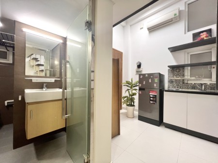 Căn hộ dịch vụ ngay trung tâm Quận 3, có gác rộng 30m2