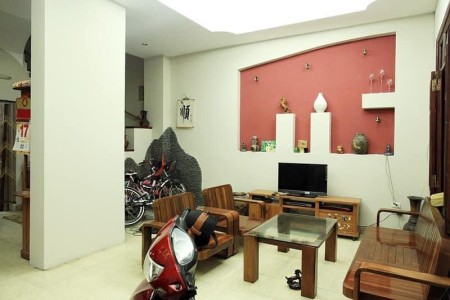 Bán nhà phố Nguyễn Chí Thanh, Đống Đa, ô tô vào nhà, mặt tiền rộng.