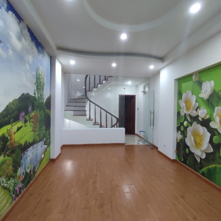 Bán nhà mới đẹp 5 tầng trong ngõ đường Cầu Giấy Hà Nội 43m, 6,2 tỷ