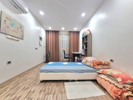 Bán nhà hồ Đền Lừ, thiết kệ hiện đại, 37m 5 tầng giá 4.75 tỷ