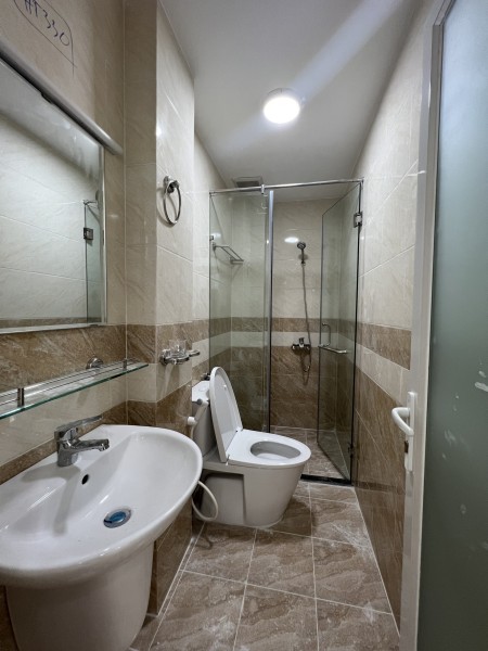 Bán nhà riêng mới xây 2023, gần Nhà thờ Fatima Thủ Đức, DT 68m², 4 PN + 4 WC, sân ô tô, SHR