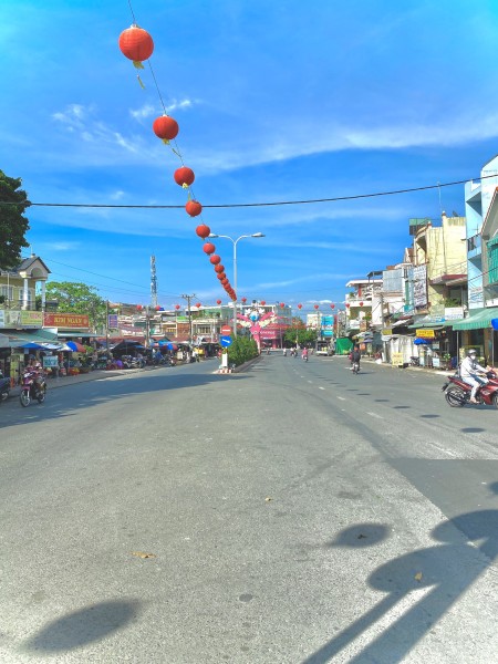Bán nhà riêng mặt tiền chợ Cần Đước, giá tốt ưu đãi, sổ hồng riêng