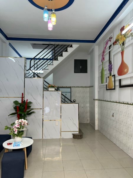 Bán nhà riêng ngay trung tâm quận Tân Phú nhỉnh giá 2 tỷ bớt lộc