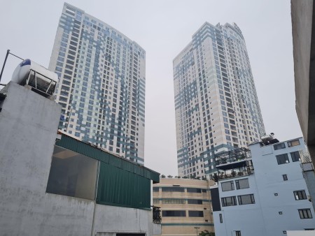 Do chuyển công tác cần bán nhà nhanh trong tuần tại phố Long Biên 1