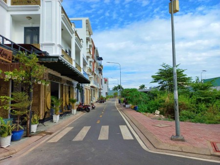 Ngộp nợ ngân hàng bán đất cắt lỗ 3 lô mặt tiền chợ, giá thấp nhất khu vực Bình Tân, sổ hồng riêng