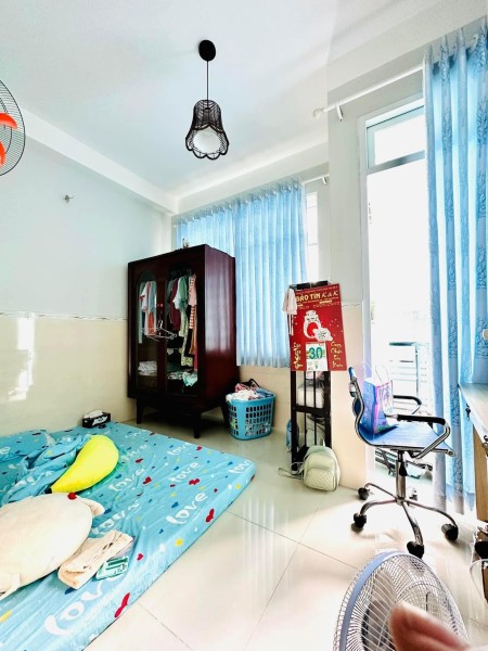 Bán nhà Tân Bình giáp Lê Văn Sỹ, nhà mới đẹp ở ngay, 4 tầng BTCT 4pn, 5wc sổ nở hậu, giá chỉ 7.6 tỷ