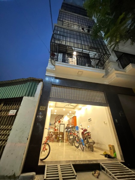 Bán nhà Trung Tâm Thạch Bàn Long Biên, gara ô tô 7 chỗ hàng xóm Garden City chỉ 4 tỷ, lh 0925201096