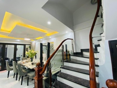 Bán nhà Thạch bàn, ngõ ô tô,40m 5 tầng, 3.8 tỷ khu dân cư an ninh tốt