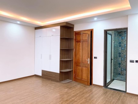 Cần bán nhà phố Tây Sơn-Đống Đa, view hồ cực thoáng, 77m2, 4T, 8.6tỷ.