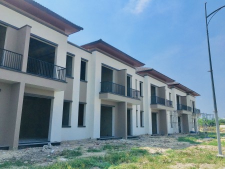 Nhà phố Bình Dương, 1 trệt 1 lầu, giá từ 2,1 tỷ, trả góp 18 tháng không lãi suất, LH: 0773736641