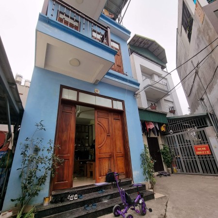 Bán nhà phố Thạch Bàn nhà 3 tầng, ô tô đỗ trước cửa, 50m, ra nút giao Cô Linh giá 4.3 tỷ