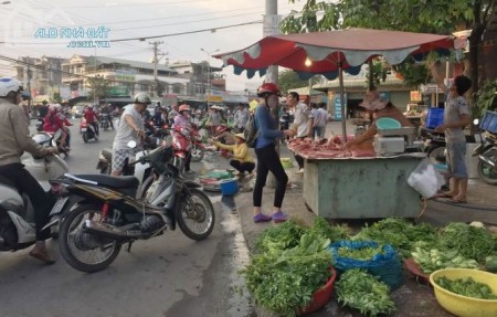 Gia đình cần bán căn nhà trệt lửng + phía sau có phòng trọ cho thuê ở Mỹ Phước 3 giá rẻ