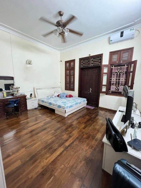Nhà phố Đội Cấn sát Phố, 2 thoáng, 60m2 giá bán 6,3 tỷ