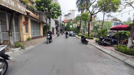 Bán nhà ngõ 135 ĐỘI CẤN, ngõ thông, gần hồ giá 6,1 tỷ