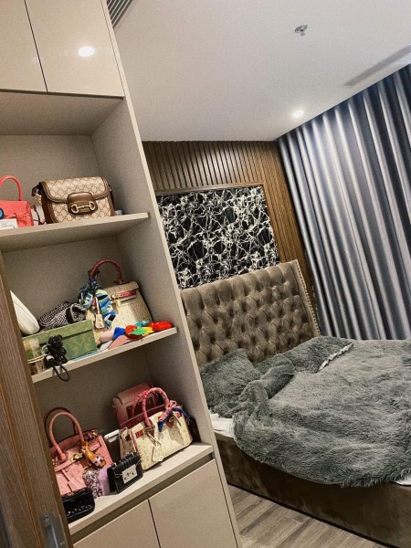 Bán căn hộ 2N+ 2VS full đồ view bể bơi hoa hậu chỉ 1.7 tỷ Vinhome. Liên hệ 0976.366.513