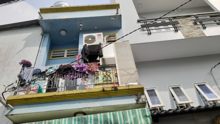 Bán nhà riêng nguyên căn Lạc Long Quân, Phường 10, Tân Bình, hẻm xe tải, giá 2.2 tỷ đồng