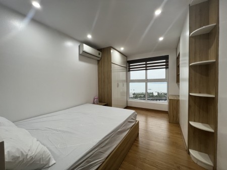 Căn hộ 2 ngủ, View chính biển, toà C tầng 2011. Giá 1.9xxtr. Nội thất đẹp mới hoàn thành.