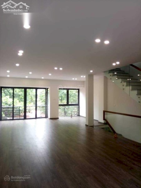 Cho thuê nhà gần Cầu Diễn 45m2x4T, 4 phòng ngủ, đường oto tránh, nhà mới