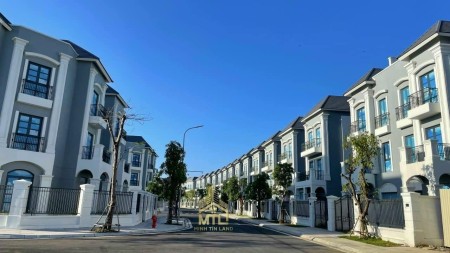Bán gấp nhà phố 144m2 giá 20,5 tỷ bao hết, Vinhomes Quận 9