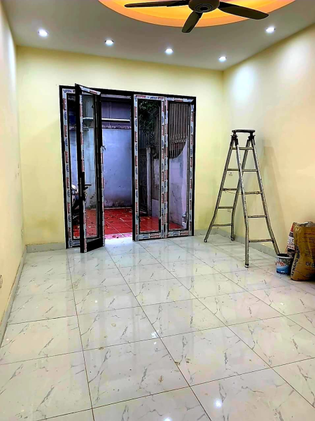 Bàn nhà sân vườn gần ngã tư Sở, nhỉnh 6 tỷ, pháp lý đủ