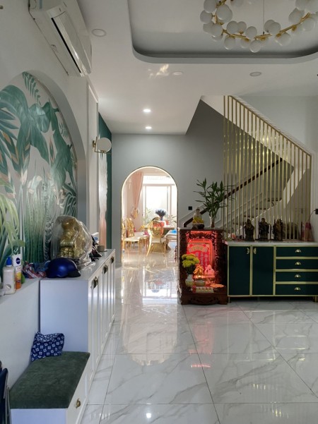 Bán nhà phố Conic, 126m2 full nội thất đẹp giá chỉ 13.8 tỷ. LH 0902462566