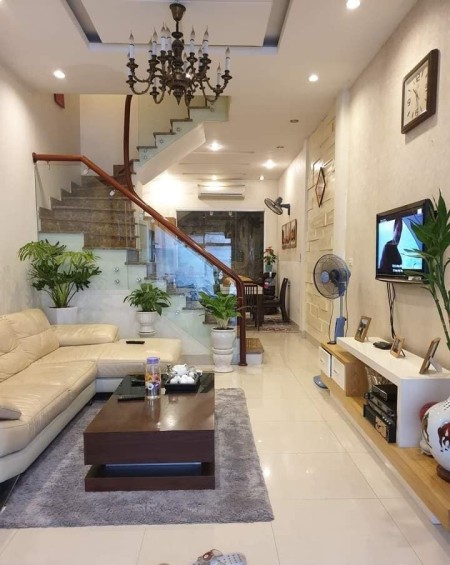 Bán nhà Việt Hưng, Lô góc, Đường Ô tô phóng vèo vèo, 30m2, 2.25 tỷ