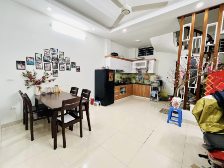 Cần Bay Nhanh Nhà Hồ Tùng Mậu Cầu Giấy full nội thất hiện đại 39m x 5 tầng chỉ hơn 6 tỷ