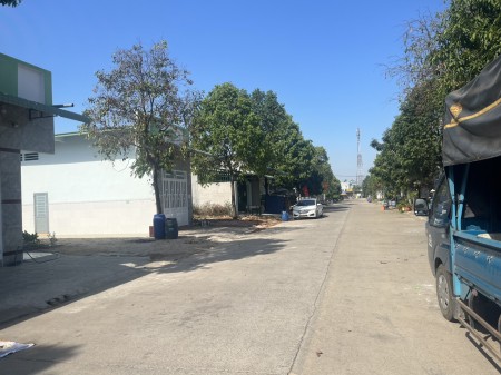 (Chính chủ) bể nợ bán gấp dãy nhà trọ mới xây và lô đất tiện đầu tư ngay KCN Lớn Bình Dương.