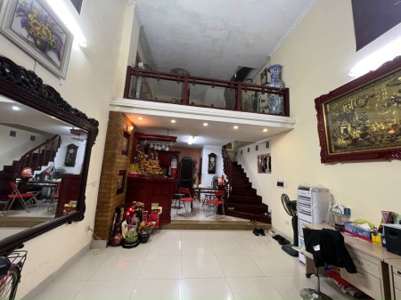 Bác lớn tuổi bán nhà 42m2 để chuyển đổi, nhà 5 tầng +1 lửng phố Nguyễn Văn Cừ - Ngọc Lâm