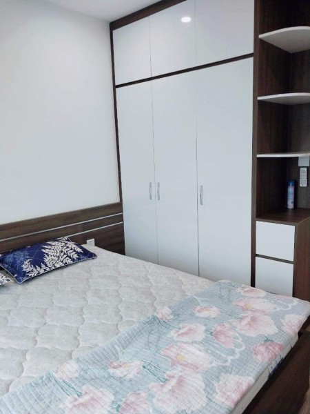 Siêu rẻ ! Cho thuê căn hộ 2PN 1WC, đồ cơ bản giá 5.5 triệu/ tháng. Liên hệ 0828233899