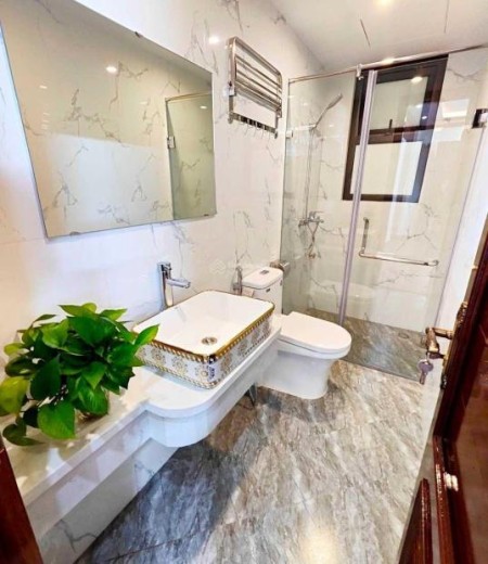 Bán nhà tô vĩnh diện 6 tầng thang máy phân lô quân đội