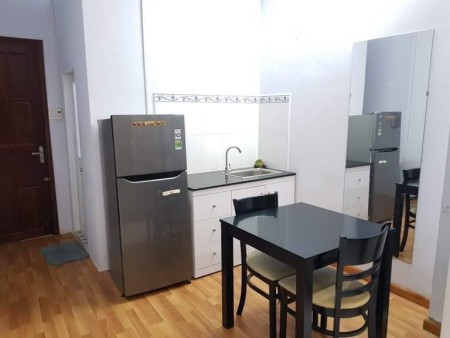 Phòng có ban công ngay chợ Bà Chiểu 37m2