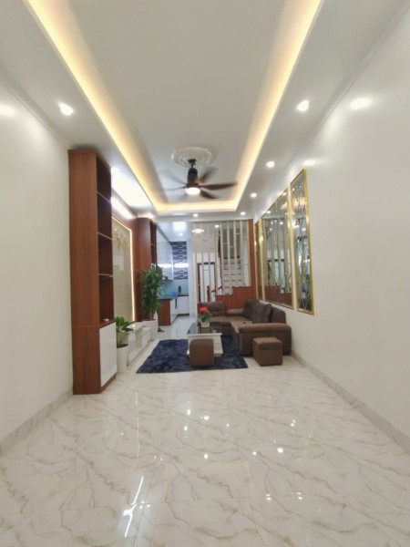 Bán nhà riêng phân lô bàn cờ, ô tô đỗ cửa chỉ 5.69 tỷ tại phố 8/3 ngay trung tâm Hai Bà Trưng