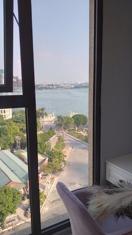 Chính chủ cần bán nhanh lô góc căn hộ cao cấp D'.El Dorado view ôm trọn Hồ Tây