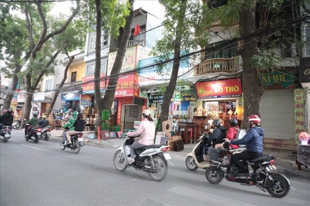 Nhà mặt phố Đê La Thành (to) (Đống Đa), 65m2 x 5 tầng, MT 6.2m, vỉa hè, ô tô tránh, kinh doanh tốt
